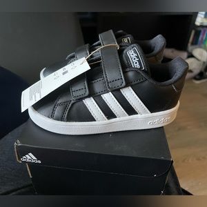 Adidas Toddler Size 8K Grand Court 1 in black with white stripes (Brand New!)